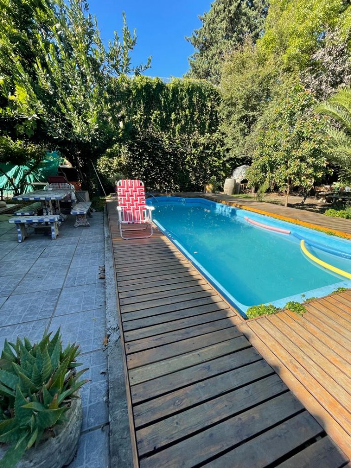 HERMOSAS CASAS EN AMPLIO LOTE CON PILETA Y GRAN VEGETACION 