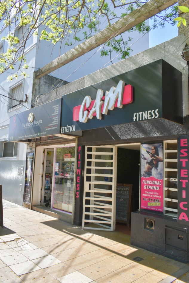 IMPORTANTE PROPIEDAD COMERCIAL CON 4 LOCALES  MAS 150 MTS PARA USO  COMERCIAL EN PLANTA BAJA Y PLANTA ALTA  SOBRE CALLE BELGRANO Y ANGEL DELIA 