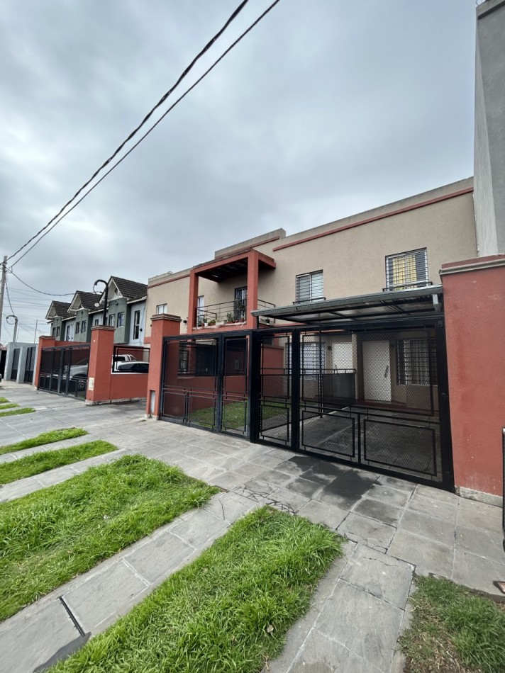 DEPARTAMENTO 2AMBIENTES CON COCHERA Y AMPLIO PATIO 