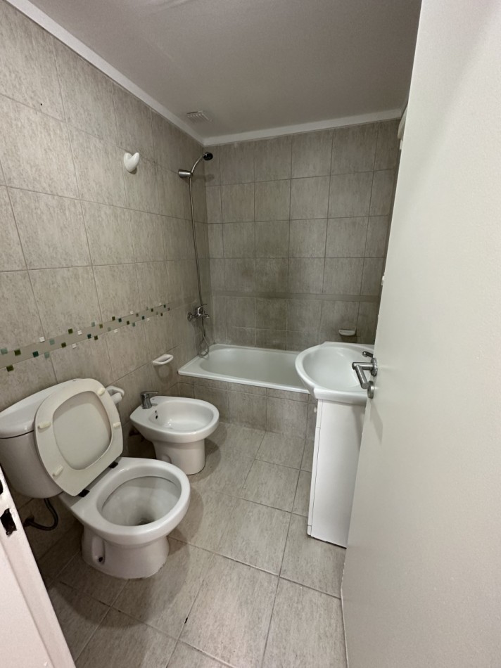 DEPARTAMENTO DOS AMBIENTES CON  COCINA SEPARADA Y BALCON