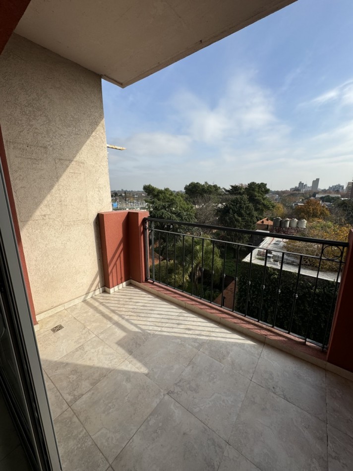 DEPARTAMENTO 2 AMBIENTES CON BALCON ,COCHERA Y BAULERA 