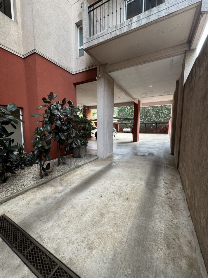 DEPARTAMENTO 2 AMBIENTES CON BALCON ,COCHERA Y BAULERA 