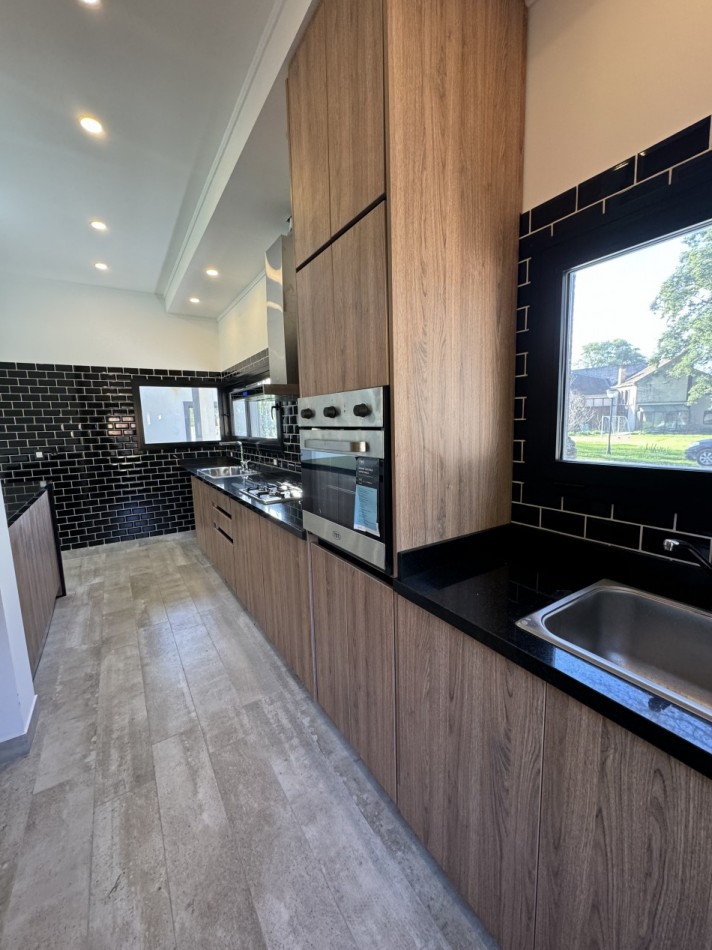 HERMOSA CASA A ESTRENAR CON TRES DORMITORIOS EN BARRIO CERRADO LOS GINKGOS