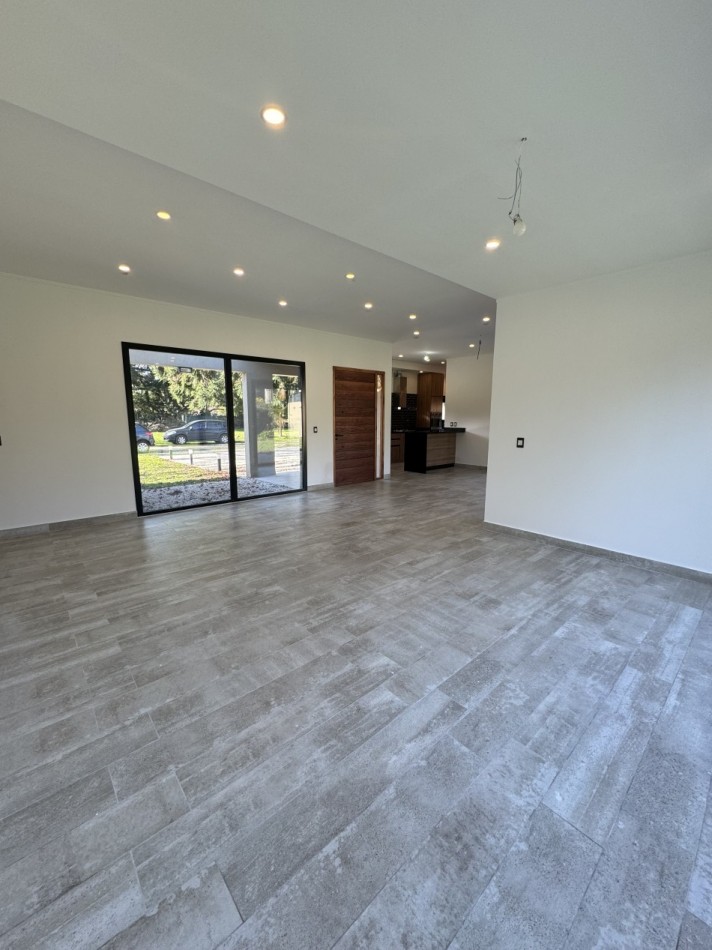 HERMOSA CASA A ESTRENAR CON TRES DORMITORIOS EN BARRIO CERRADO LOS GINKGOS