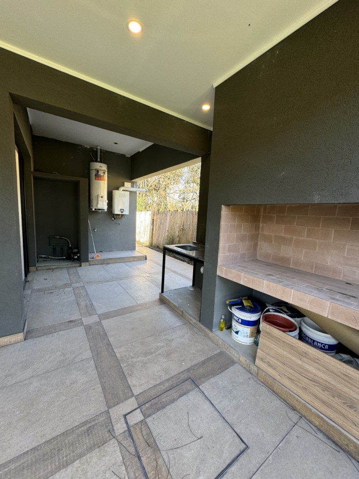 HERMOSA CASA A ESTRENAR CON TRES DORMITORIOS EN BARRIO CERRADO LOS GINKGOS
