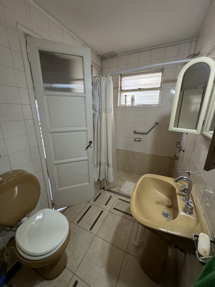 DEPARTAMENTO 4 AMBIENTES EN EDIFICIO USO PROFESIONAL/VIVIENDA 