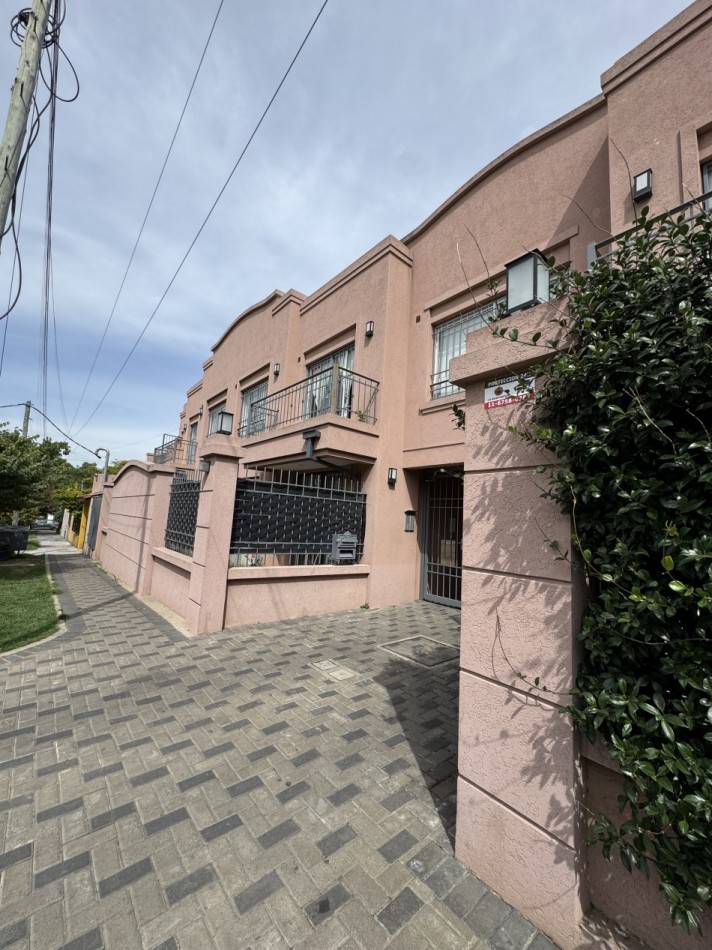 DEPARTAMENTO 2 AMBIENTES CON PATIO Y COCHERA