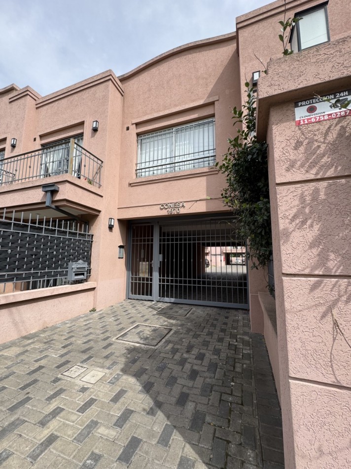 DEPARTAMENTO 2 AMBIENTES CON PATIO Y COCHERA