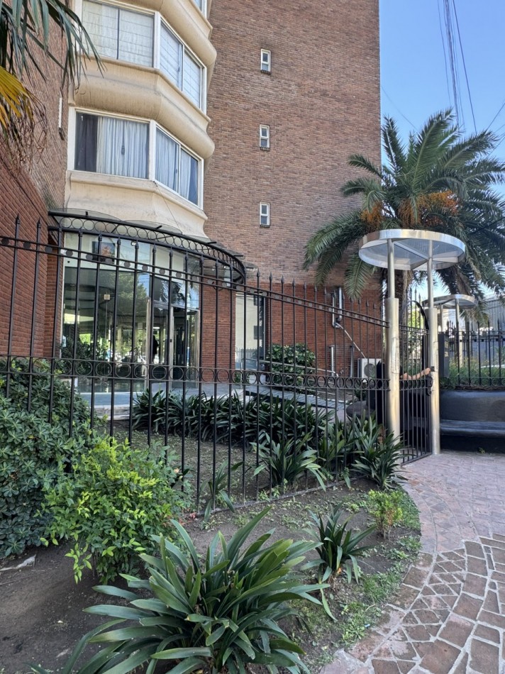 AMPLIO DEPARTAMENTO DE 3 AMBIENTES CON BALCON 