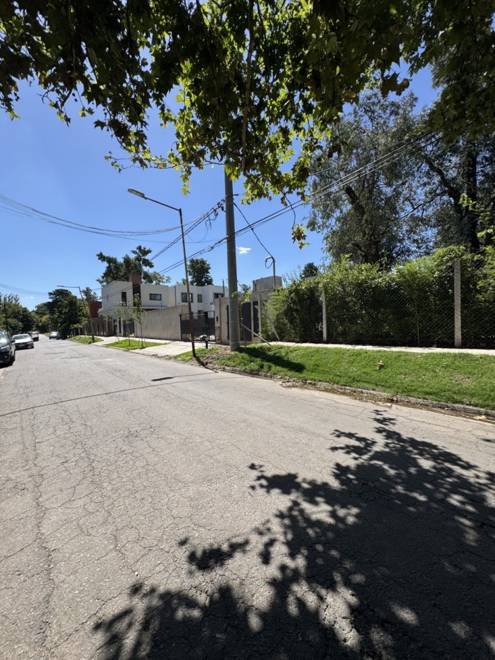 LOTE DE TERRENO 10,32 X 30 MTS EN BARRIO CERRADO CON PORTON LOS GORRIONES