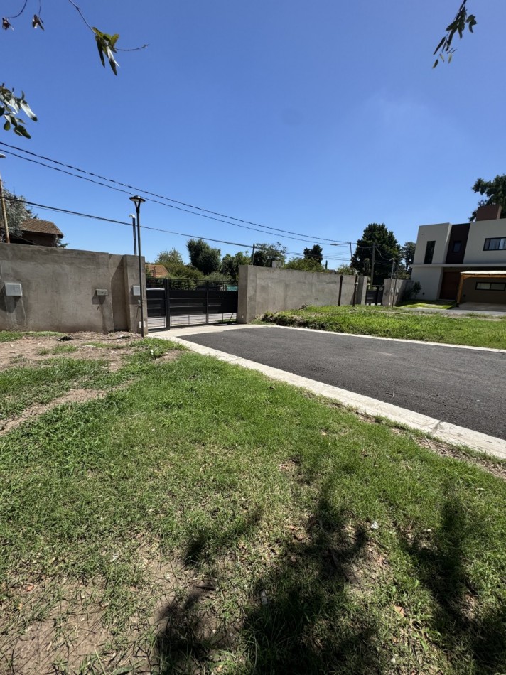 LOTE DE TERRENO 10,32 X 30 MTS EN BARRIO CERRADO CON PORTON LOS GORRIONES