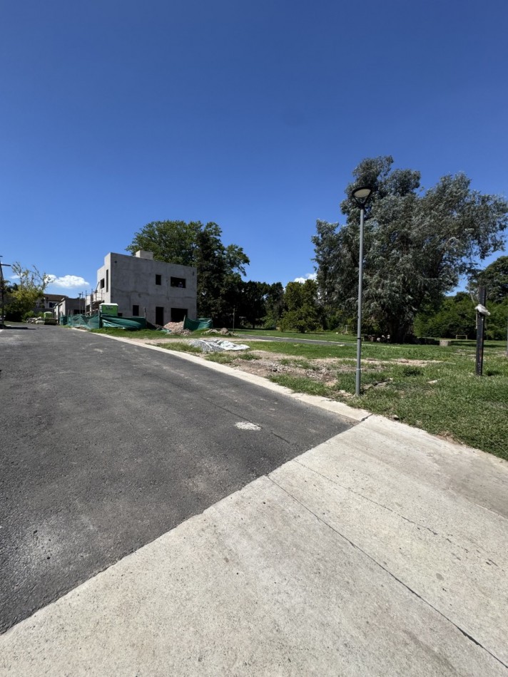 LOTE DE TERRENO 10,32 X 30 MTS EN BARRIO CERRADO CON PORTON LOS GORRIONES