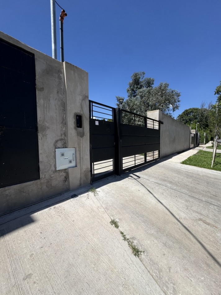 LOTE DE TERRENO 10,32 X 30 MTS EN BARRIO CERRADO CON PORTON LOS GORRIONES