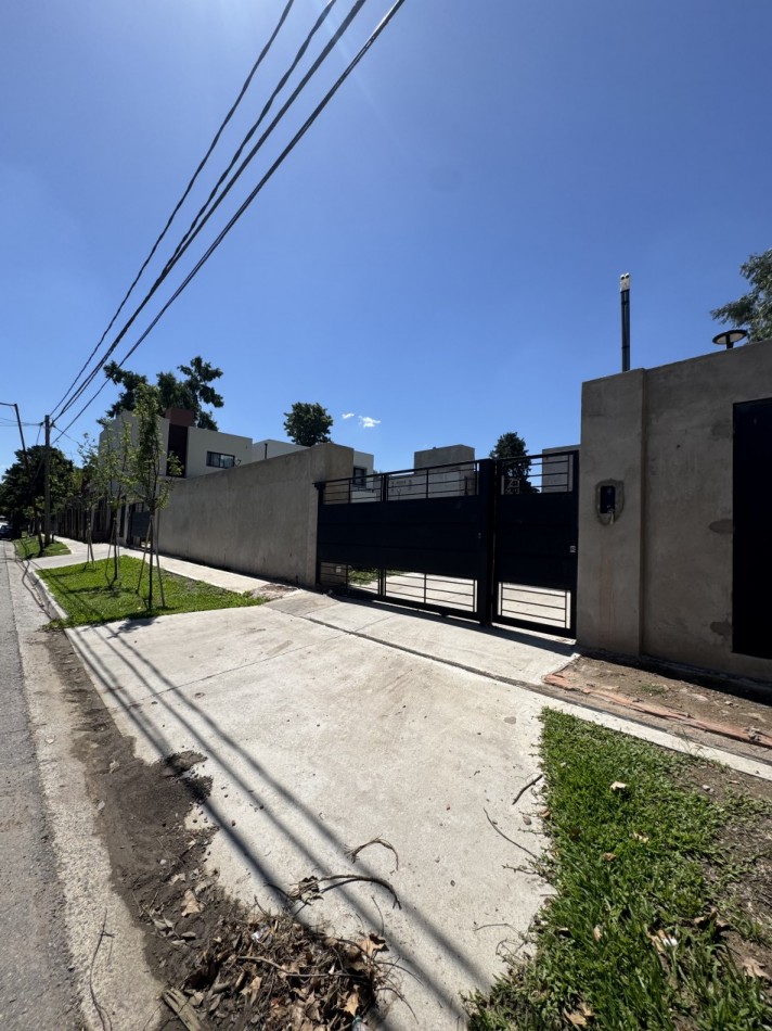 LOTE DE TERRENO 10,32 X 30 MTS EN BARRIO CERRADO CON PORTON LOS GORRIONES