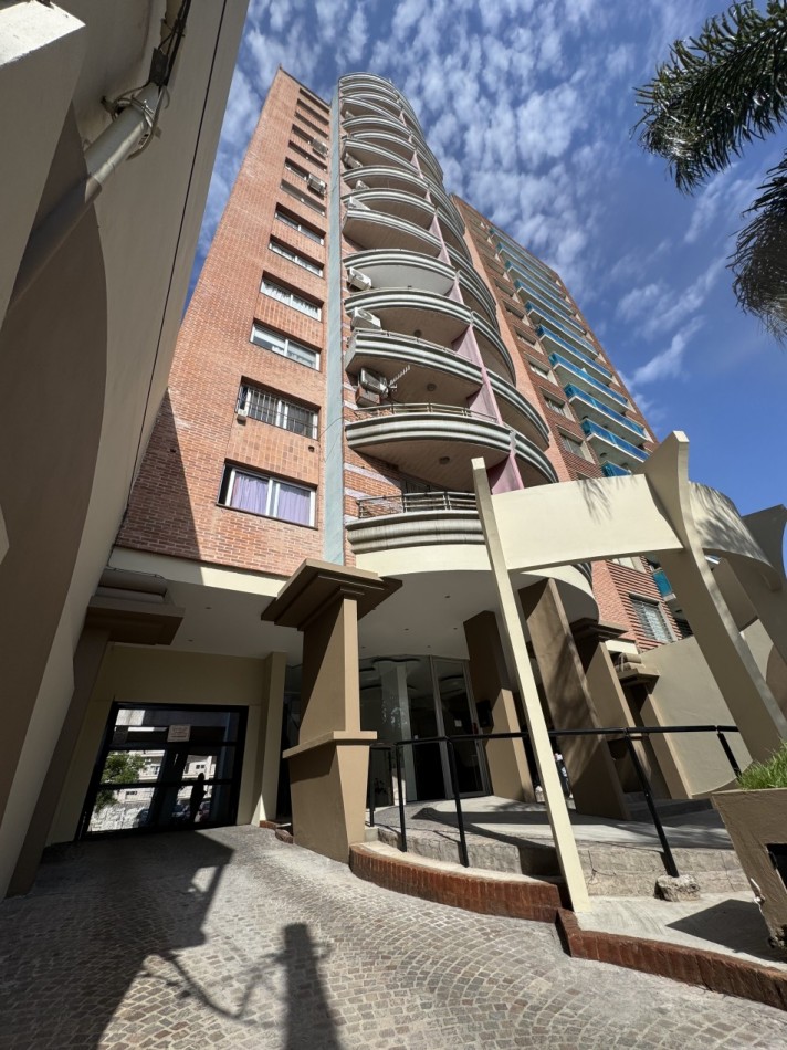 DEPARTAMENTO DOS AMBIENTES CON BALCON USO FAMILIAR Y PROFESIONAL