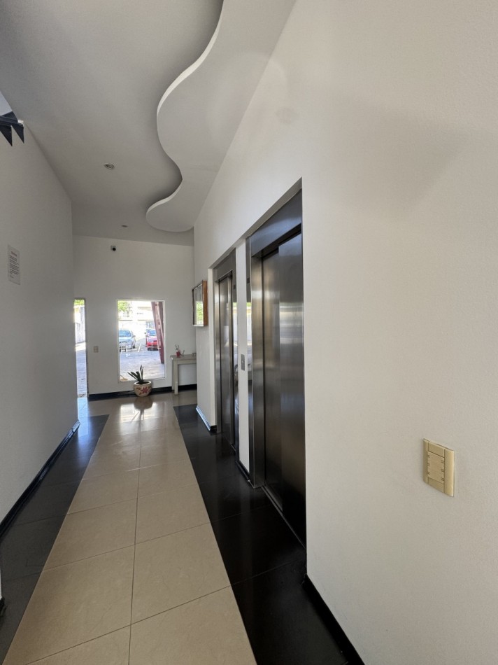 DEPARTAMENTO DOS AMBIENTES CON BALCON USO FAMILIAR Y PROFESIONAL