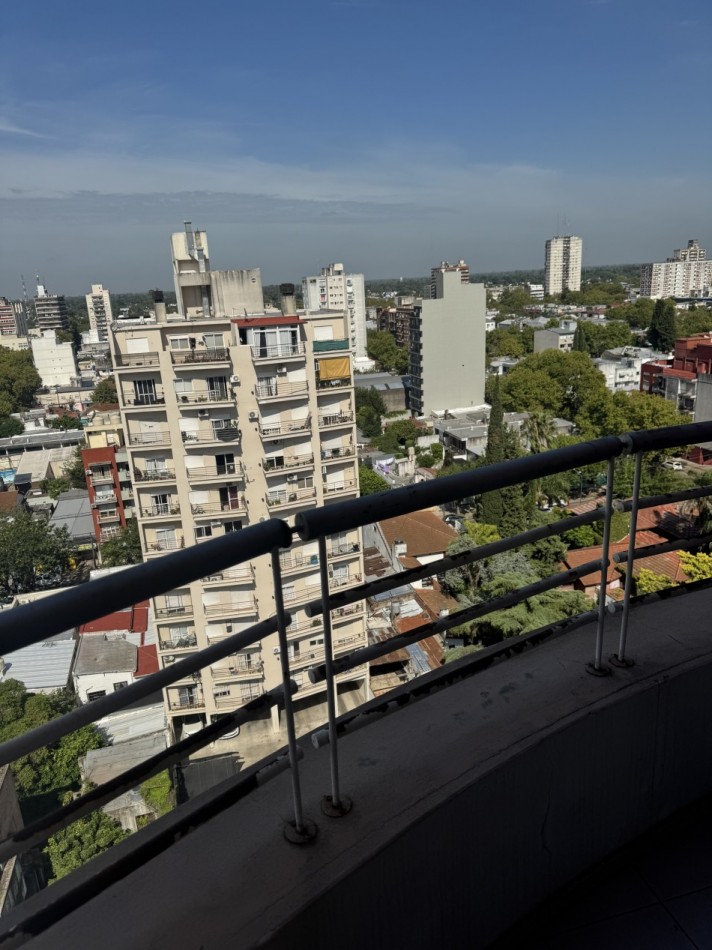 DEPARTAMENTO DOS AMBIENTES CON BALCON USO FAMILIAR Y PROFESIONAL
