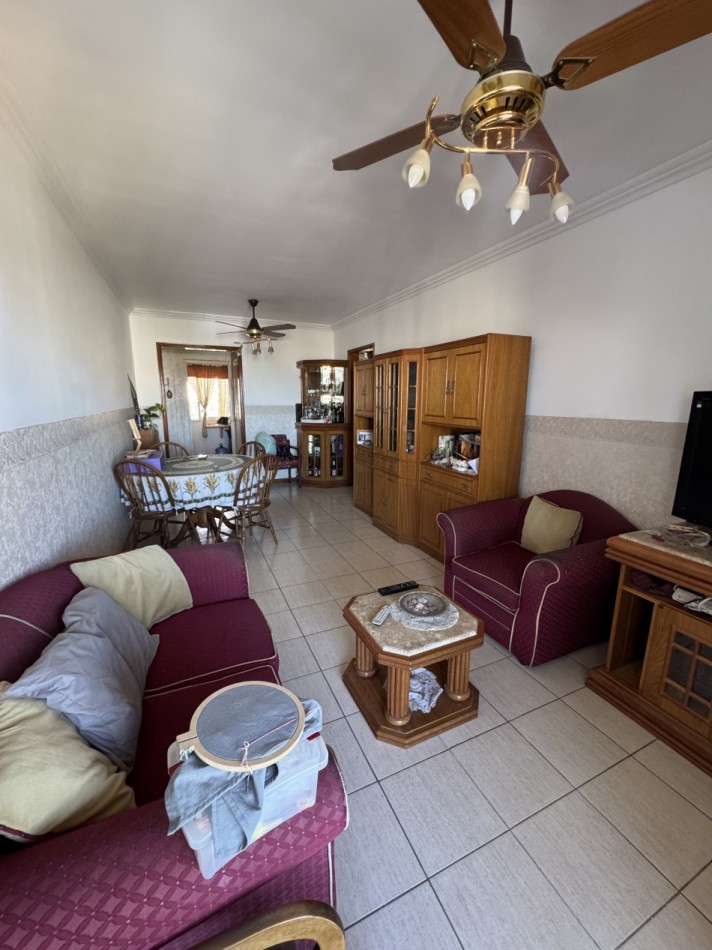 AMPLIO DEPARTAMENTO DE 3 AMBIENTES CON BALCON 