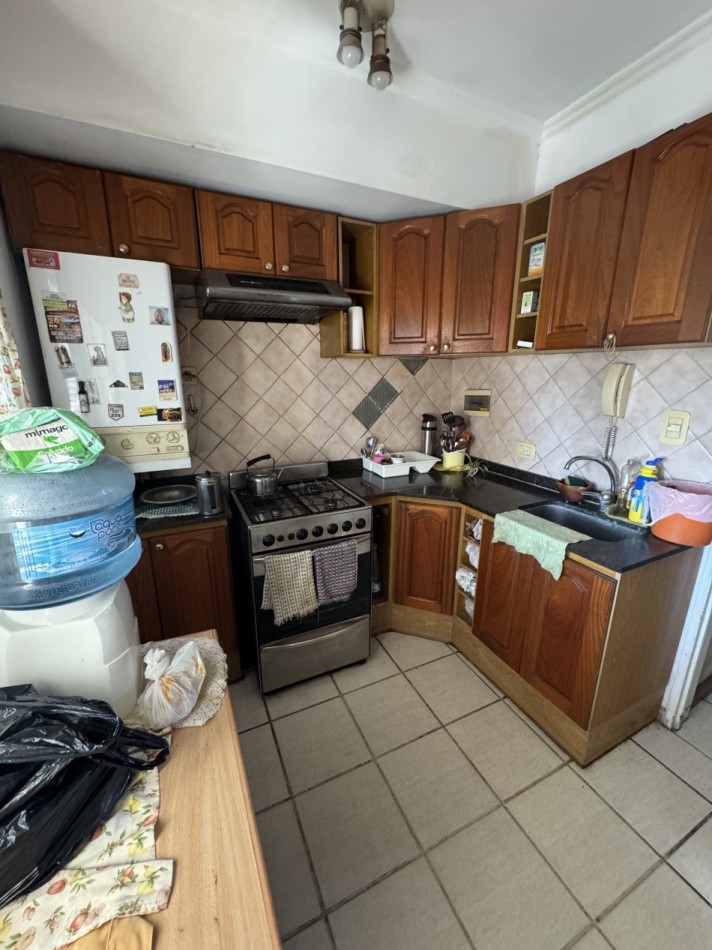 AMPLIO DEPARTAMENTO DE 3 AMBIENTES CON BALCON 