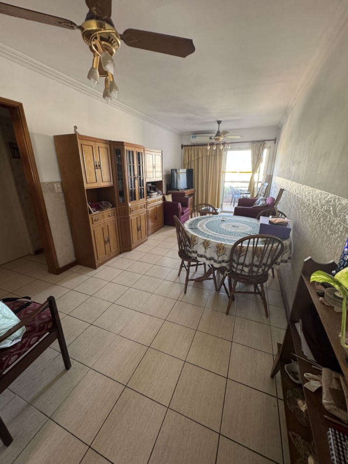 AMPLIO DEPARTAMENTO DE 3 AMBIENTES CON BALCON 