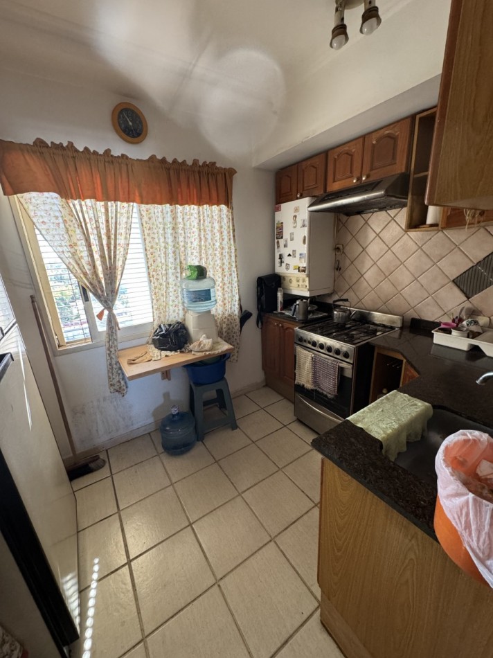 AMPLIO DEPARTAMENTO DE 3 AMBIENTES CON BALCON 