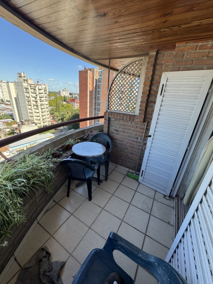 AMPLIO DEPARTAMENTO DE 3 AMBIENTES CON BALCON 