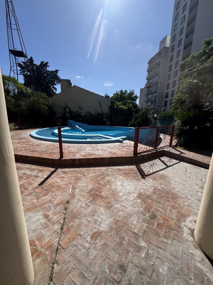 AMPLIO DEPARTAMENTO DE 3 AMBIENTES CON BALCON 