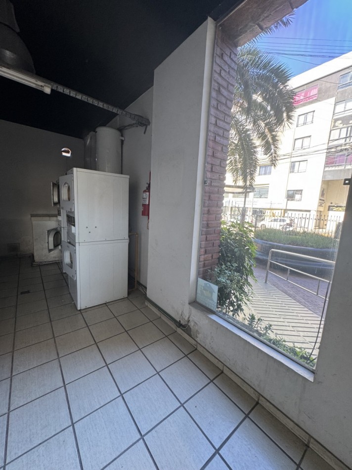 AMPLIO DEPARTAMENTO DE 3 AMBIENTES CON BALCON 