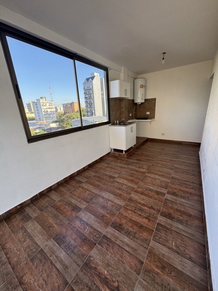 DEPARTAMENTO 2 AMBIENTES CON BALCON PARA USO VIVIENDA O PROFESIONAL 