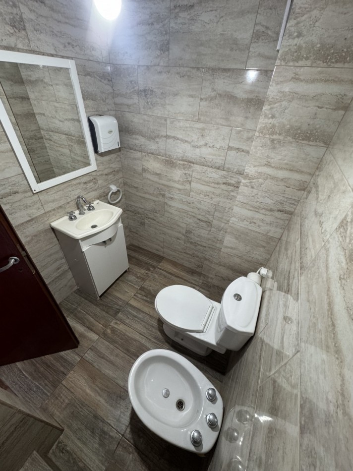 DEPARTAMENTO 2 AMBIENTES CON BALCON PARA USO VIVIENDA O PROFESIONAL 