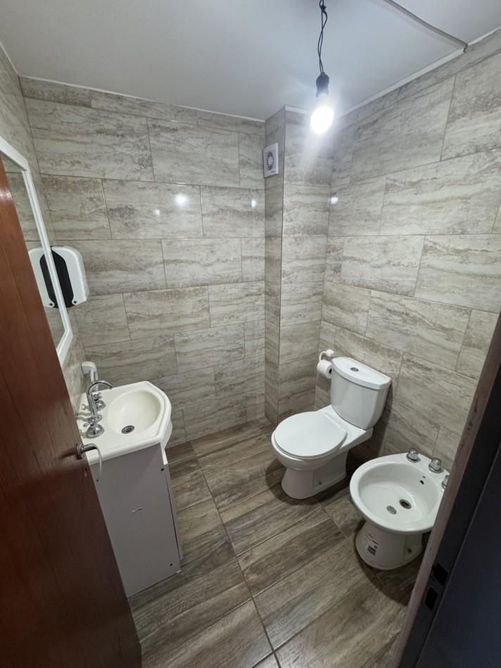 DEPARTAMENTO 2 AMBIENTES CON BALCON PARA USO VIVIENDA O PROFESIONAL 