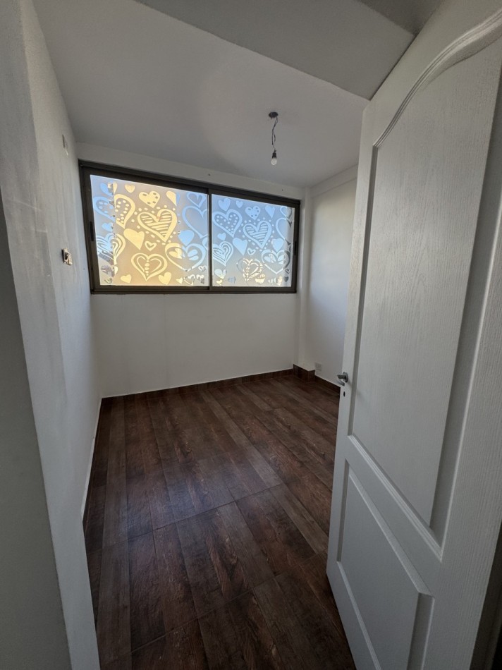 DEPARTAMENTO 2 AMBIENTES CON BALCON PARA USO VIVIENDA O PROFESIONAL 