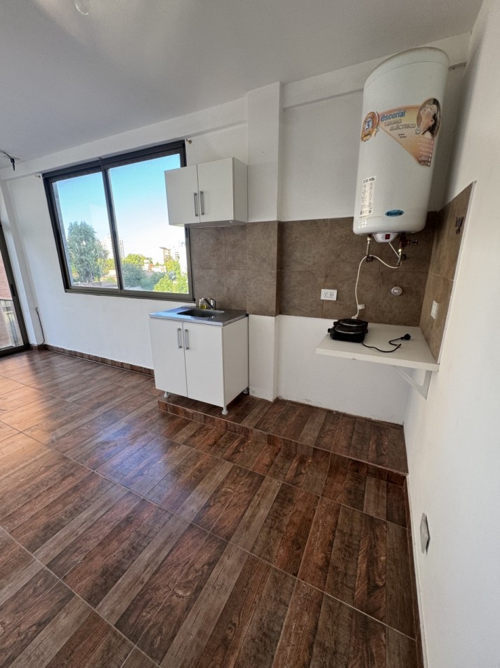 DEPARTAMENTO 2 AMBIENTES CON BALCON PARA USO VIVIENDA O PROFESIONAL 