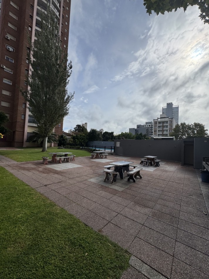DEPARTAMENTO DOS AMBIENTES CON  COCINA SEPARADA Y BALCON