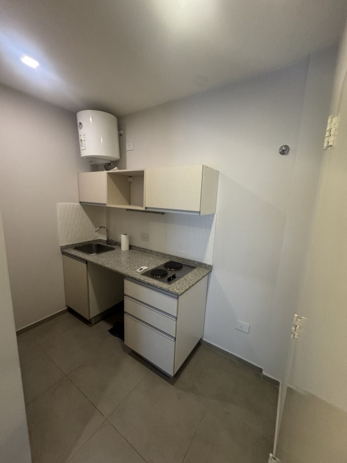MONOAMBIENTE DE CATEGORIA CON COCHERA 