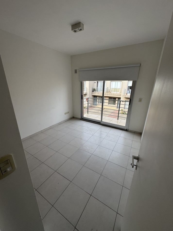 DEPARTAMENTO 2 AMBIENTES CON BALCON  Y COCHERA 