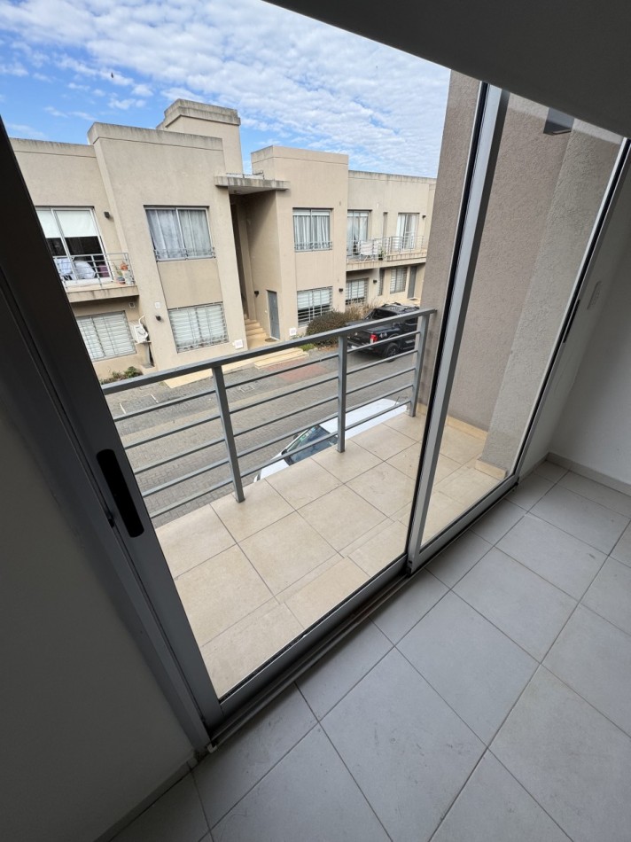 DEPARTAMENTO 2 AMBIENTES CON BALCON  Y COCHERA 
