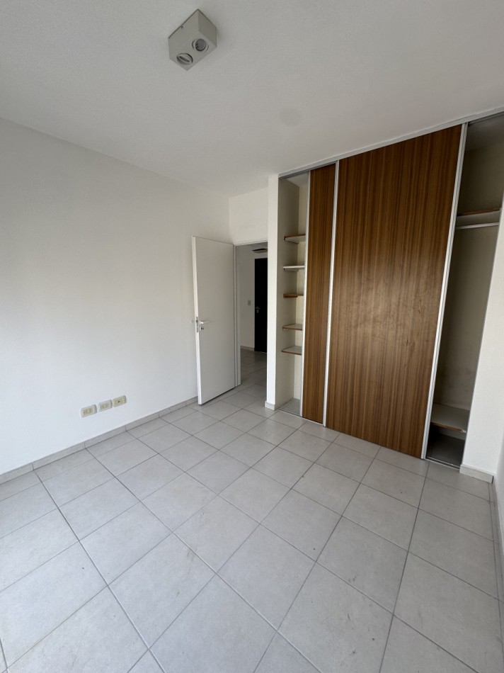 DEPARTAMENTO 2 AMBIENTES CON BALCON  Y COCHERA 