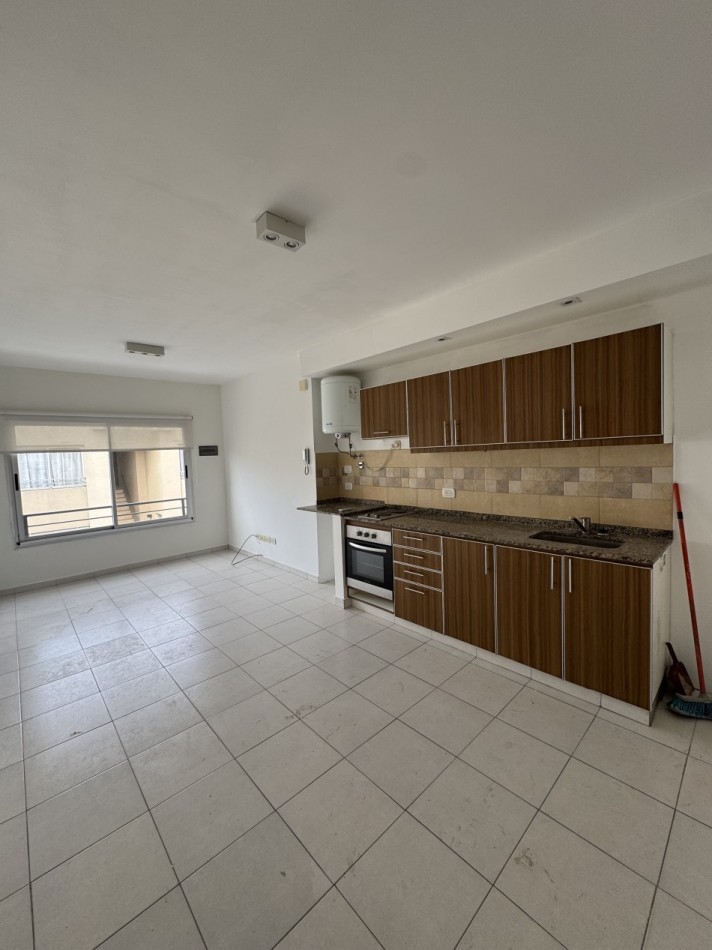 DEPARTAMENTO 2 AMBIENTES CON BALCON  Y COCHERA 
