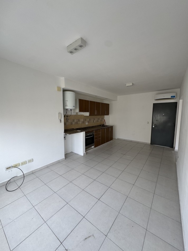 DEPARTAMENTO 2 AMBIENTES CON BALCON  Y COCHERA 