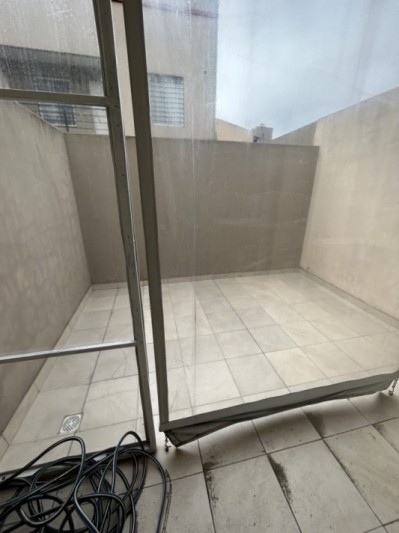 DEPARTAMENTO 2AMBIENTES CON COCHERA Y AMPLIO PATIO 