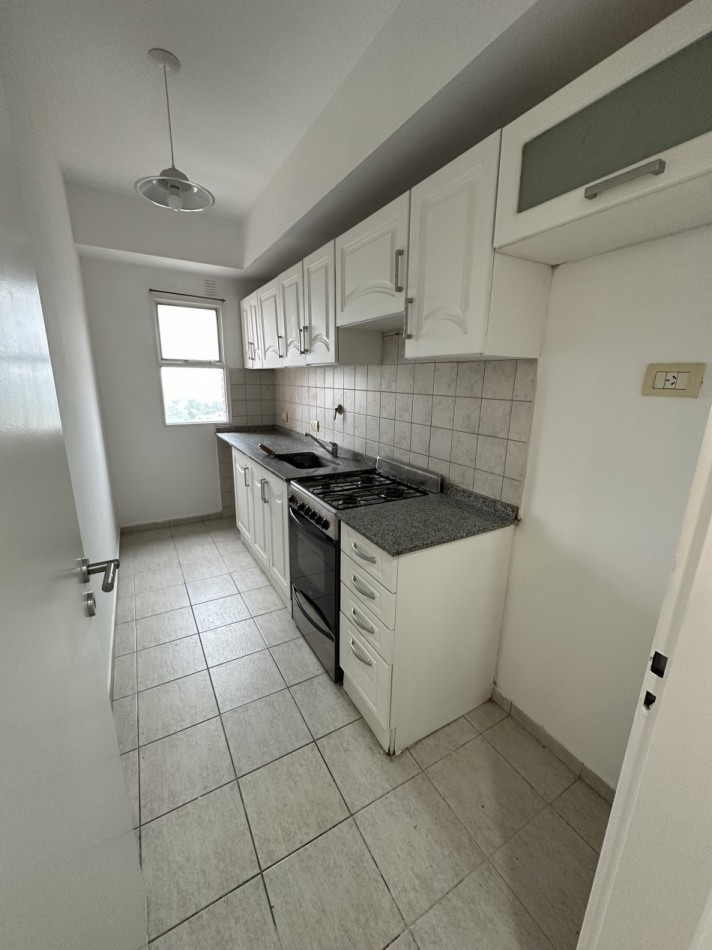 DEPARTAMENTO DOS AMBIENTES CON BALCON Y COCINA SEPARADA 