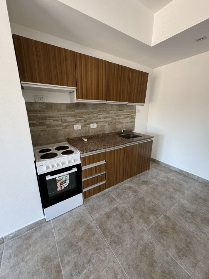 DEPARTAMENTO 2 AMBIENTES CON BALCON Y COCHERA