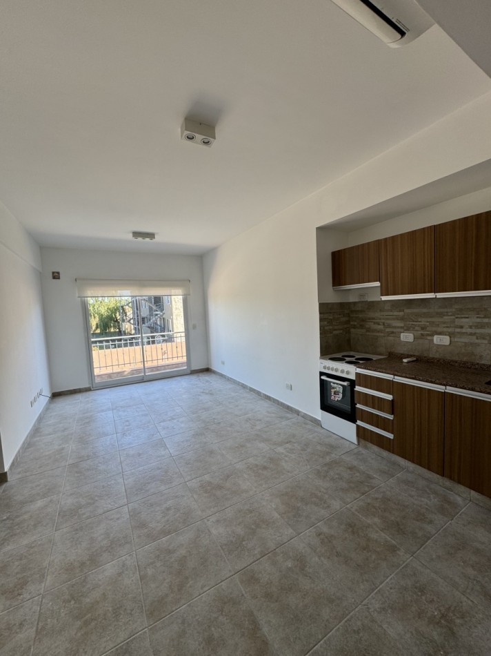 DEPARTAMENTO 2 AMBIENTES CON BALCON Y COCHERA