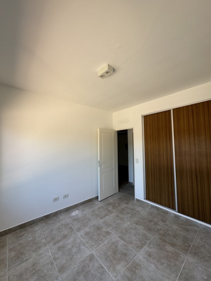 DEPARTAMENTO 2 AMBIENTES CON BALCON Y COCHERA