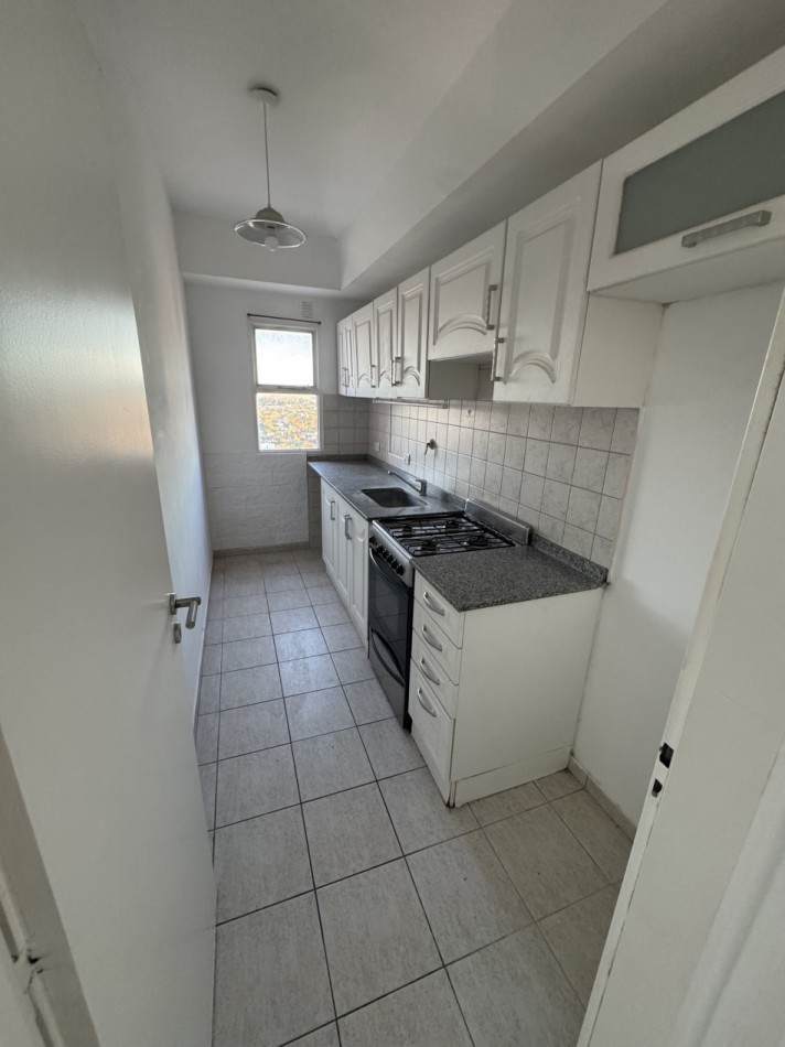 DEPARTAMENTO DOS AMBIENTES CON BALCON Y COCINA SEPARADA 