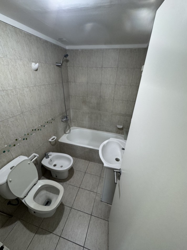 DEPARTAMENTO DOS AMBIENTES CON BALCON Y COCINA SEPARADA 
