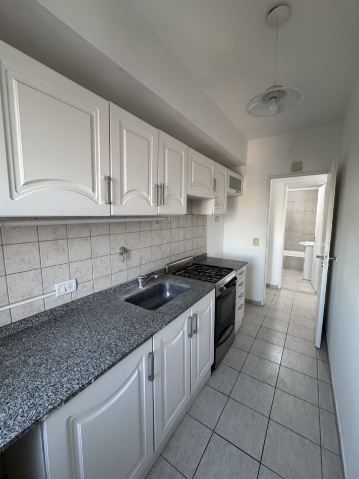 DEPARTAMENTO DOS AMBIENTES CON BALCON Y COCINA SEPARADA 