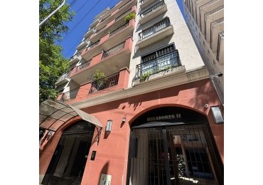 DEPARTAMENTO 2 AMBIENTES CON BALCON ,COCHERA Y BAULERA 