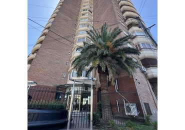AMPLIO DEPARTAMENTO DE 3 AMBIENTES CON BALCON 